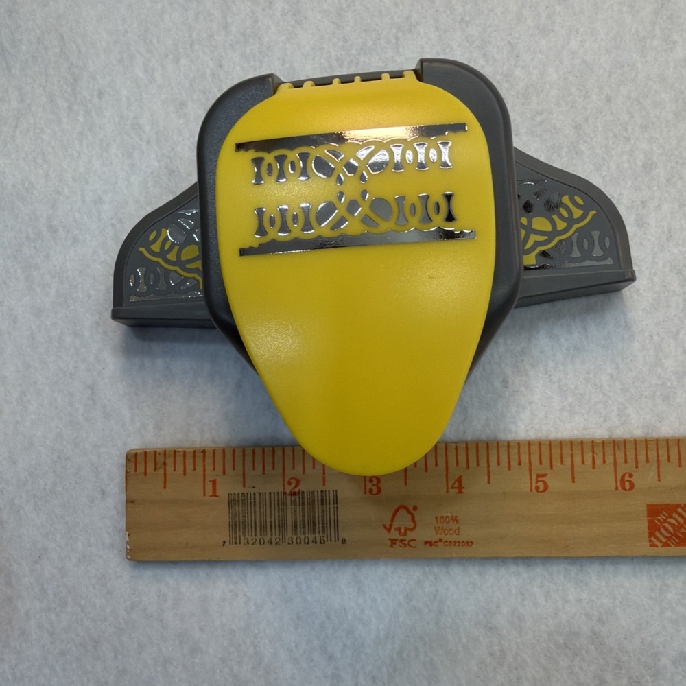We R Memory Keepers Edge Border Paper Punch LOOP NEW - Picture 12 of 16